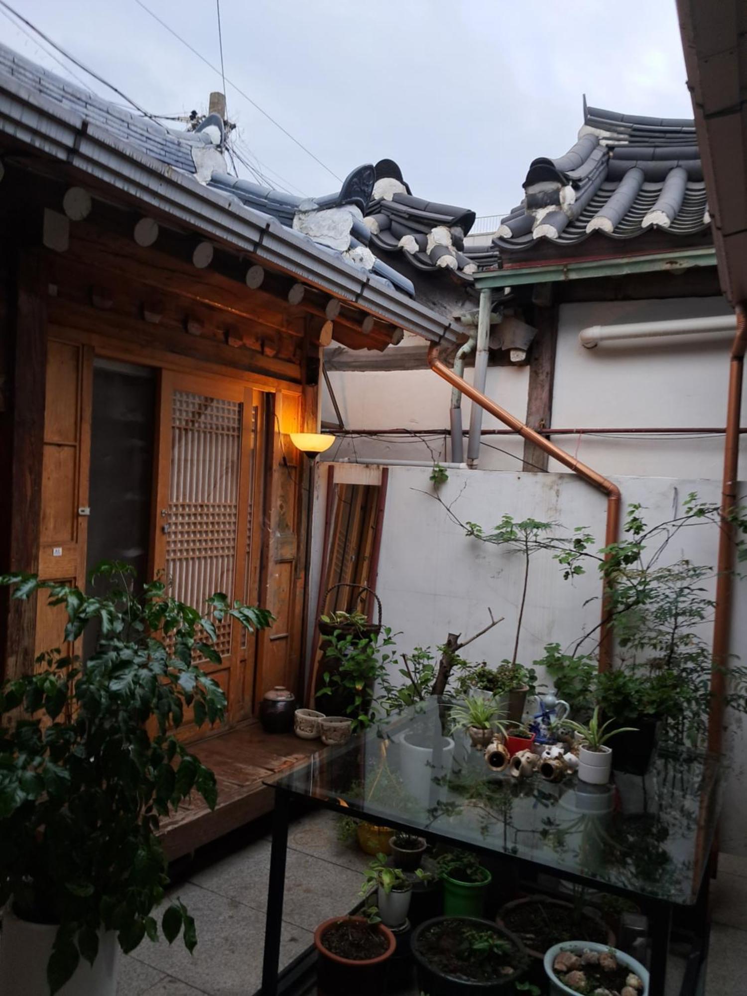 Hanok Guesthouse Nuha Сеул Экстерьер фото