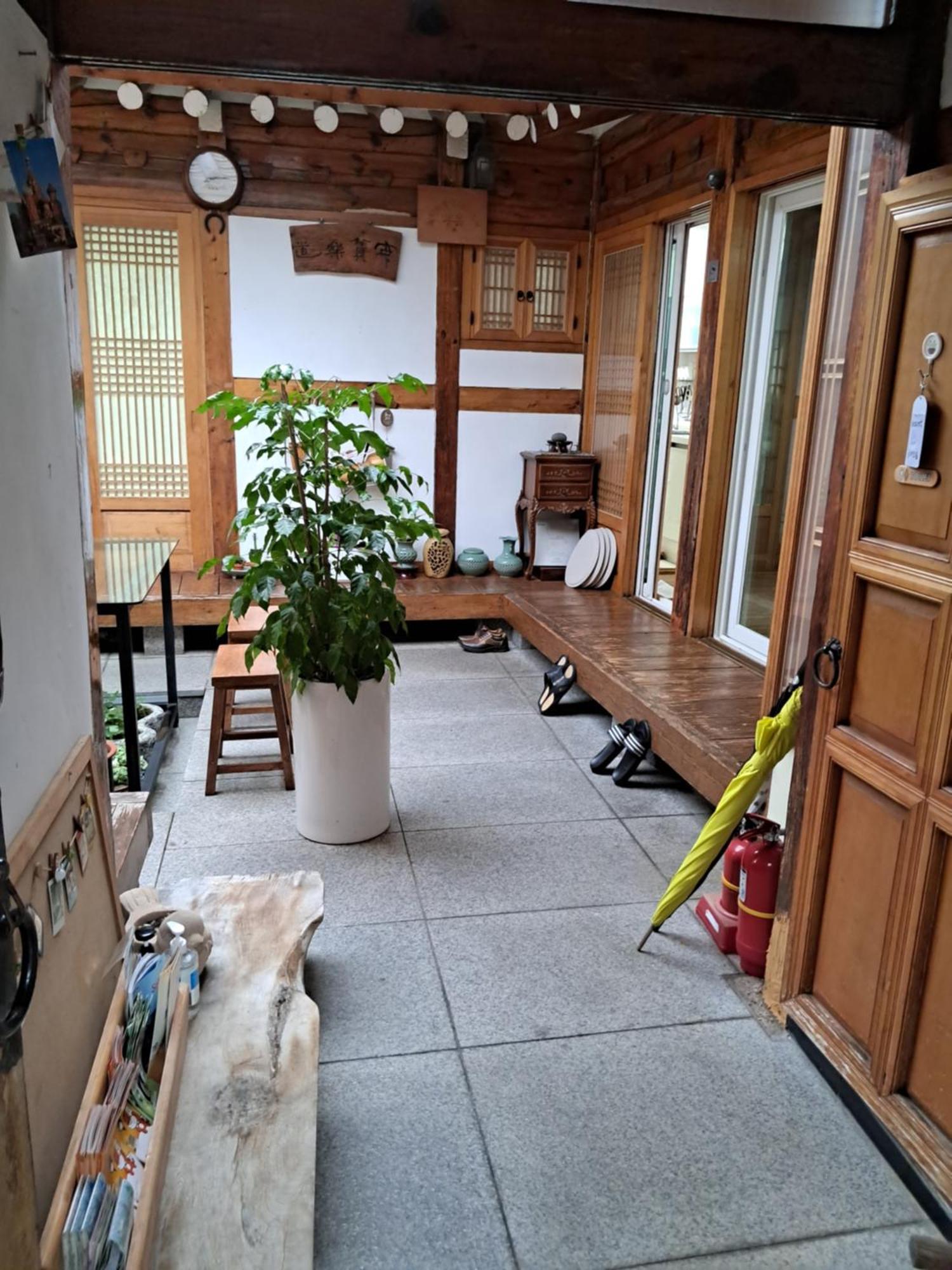 Hanok Guesthouse Nuha Сеул Экстерьер фото